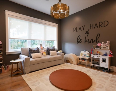 2402 W Parkland Boulevard - Photo Thumbnail 19