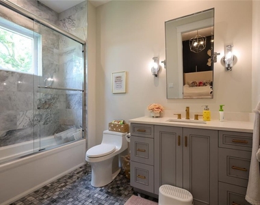 2402 W Parkland Boulevard - Photo Thumbnail 32