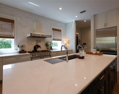 2402 W Parkland Boulevard - Photo Thumbnail 17