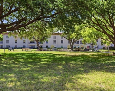 2700 Bayshore Boulevard - Photo Thumbnail 3