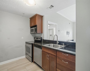 800 S Dakota Avenue - Photo Thumbnail 3