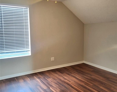 10310 Lakeside Vista Drive - Photo Thumbnail 9