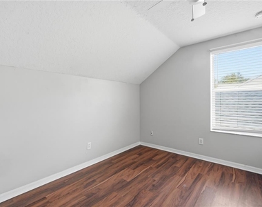 10310 Lakeside Vista Drive - Photo Thumbnail 13