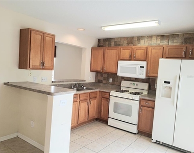 10310 Lakeside Vista Drive - Photo Thumbnail 5
