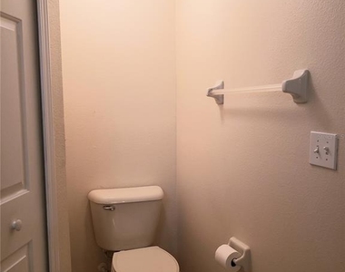 10310 Lakeside Vista Drive - Photo Thumbnail 8