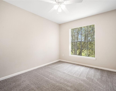9301 Crescent Loop Circle - Photo Thumbnail 18