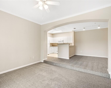 9301 Crescent Loop Circle - Photo Thumbnail 11