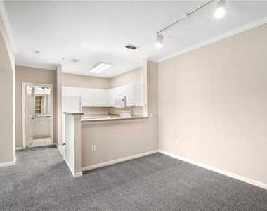 9301 Crescent Loop Circle - Photo Thumbnail 6