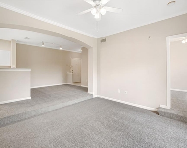 9301 Crescent Loop Circle - Photo Thumbnail 10