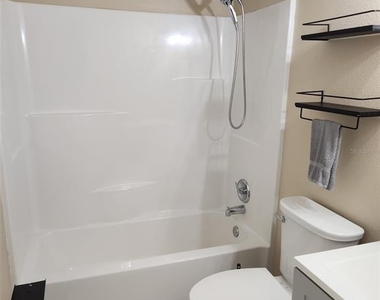 211 Thorn Tree Place - Photo Thumbnail 11
