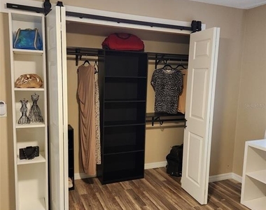 211 Thorn Tree Place - Photo Thumbnail 10