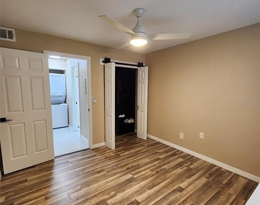 211 Thorn Tree Place - Photo Thumbnail 12