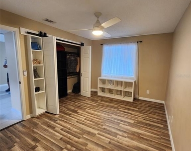 211 Thorn Tree Place - Photo Thumbnail 9