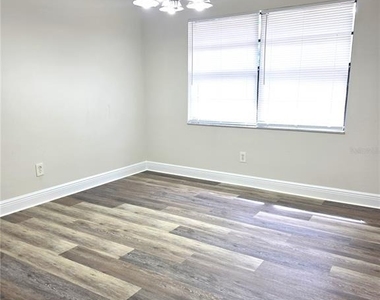 10410 N Ojus Drive - Photo Thumbnail 5