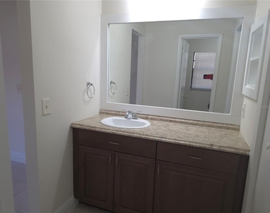 10410 N Ojus Drive - Photo Thumbnail 16