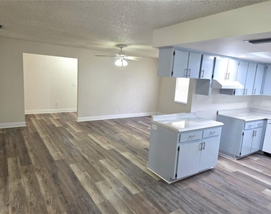 10410 N Ojus Drive - Photo Thumbnail 8