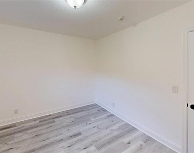 4421 Gandy Circle - Photo Thumbnail 9