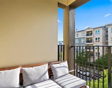 200 4th Avenue S - Photo Thumbnail 14