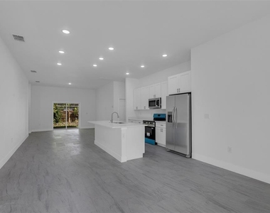1221 Sw 5th Street - Photo Thumbnail 2