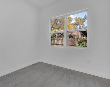 1221 Sw 5th Street - Photo Thumbnail 12