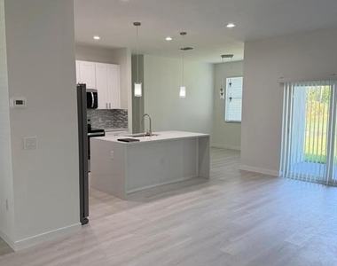 691 San Filippo Drive Se - Photo Thumbnail 4