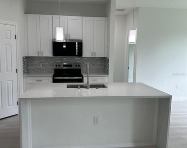 691 San Filippo Drive Se - Photo Thumbnail 3