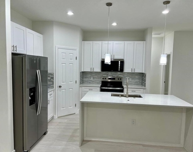 691 San Filippo Drive Se - Photo Thumbnail 2