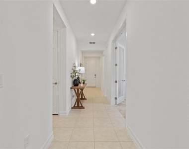 3335 Nw 52nd Avenue Road - Photo Thumbnail 5