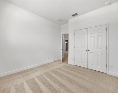 7991 Syracuse Drive - Photo Thumbnail 16