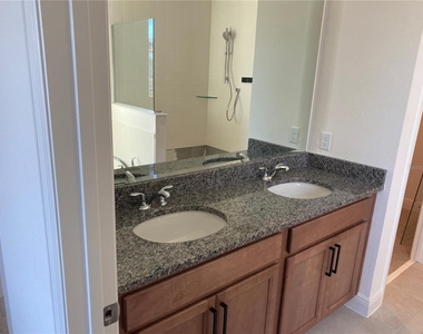 4842 Gilded Jewel Drive - Photo Thumbnail 7