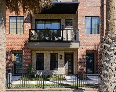 64 N Park Avenue - Photo Thumbnail 2
