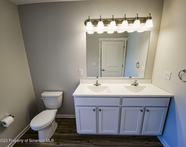 163 Bianca Way - Photo Thumbnail 9