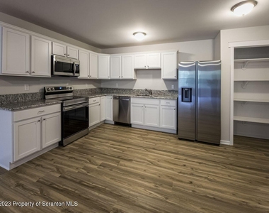 163 Bianca Way - Photo Thumbnail 5