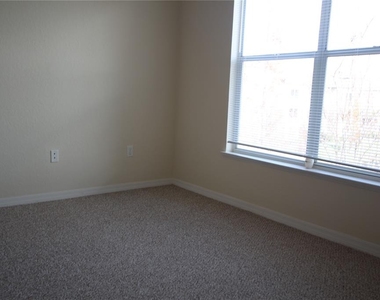 5703 Legacy Crescent Place - Photo Thumbnail 6