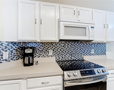 635 Knollwood Drive - Photo Thumbnail 13
