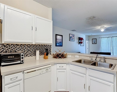 635 Knollwood Drive - Photo Thumbnail 14