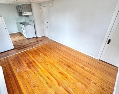 961 Main Street - Photo Thumbnail 2