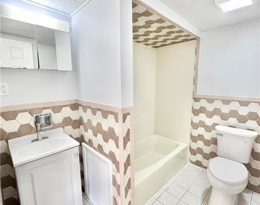 961 Main Street - Photo Thumbnail 8
