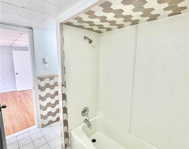 961 Main Street - Photo Thumbnail 9
