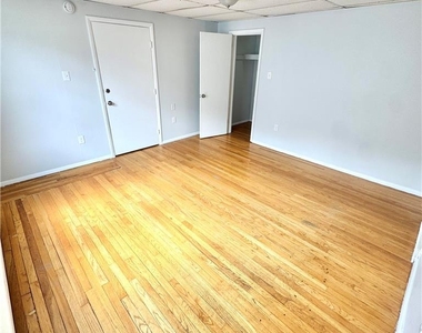 961 Main Street - Photo Thumbnail 5