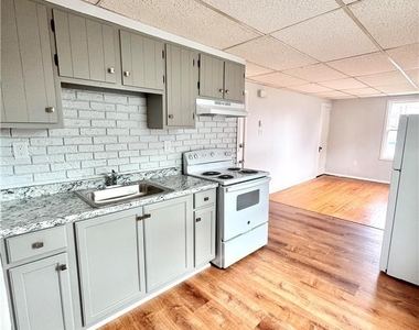 961 Main Street - Photo Thumbnail 4