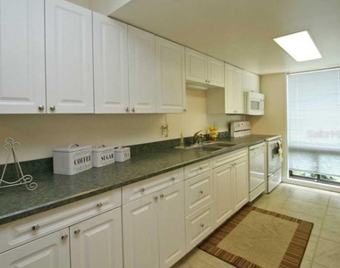 407 Sheoah Boulevard - Photo Thumbnail 4