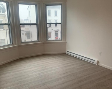 1119 W Hamilton Street - Photo Thumbnail 9