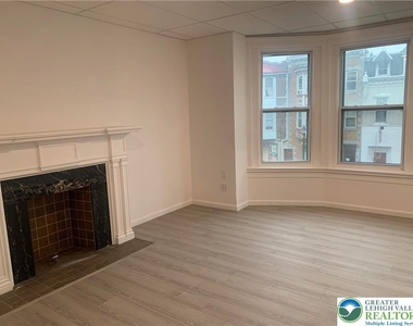 1119 W Hamilton Street - Photo Thumbnail 7