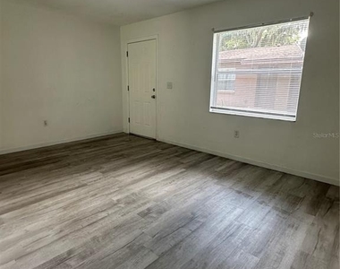 704 Sunset Avenue - Photo Thumbnail 5