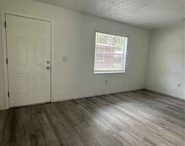 704 Sunset Avenue - Photo Thumbnail 3