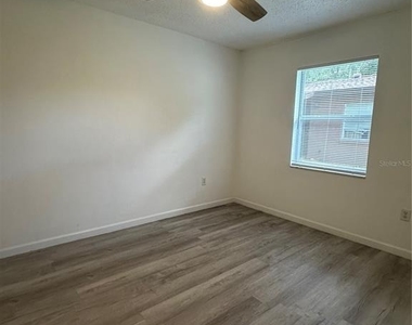 704 Sunset Avenue - Photo Thumbnail 9