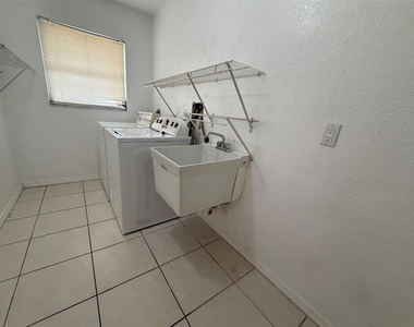 1001 S Wapello Street - Photo Thumbnail 4