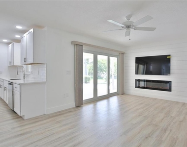2834 Hardee Drive - Photo Thumbnail 5