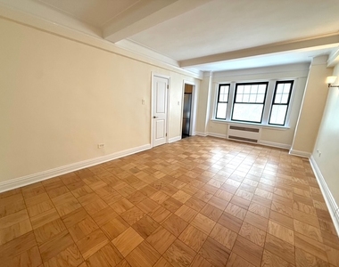 95 Christopher Street - Photo Thumbnail 1
